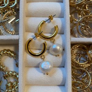 GOLD EARRINGS WITH PEARL